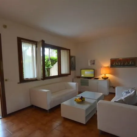 Comfort And Privacy With Fenced Garden In Lignano Riviera 리그나노 사비아도로