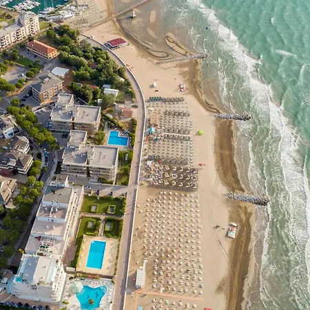 Comfort And Privacy With Fenced Garden In Lignano Riviera *