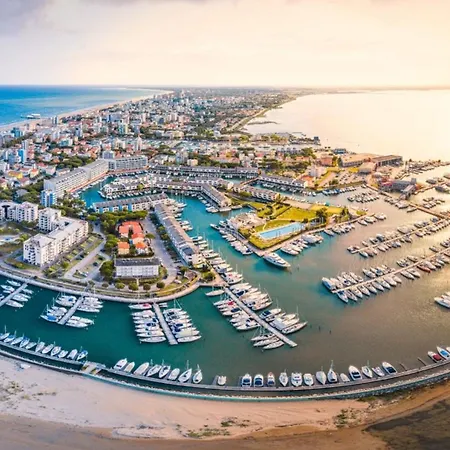 Comfort And Privacy With Fenced Garden In Lignano Riviera Villa *