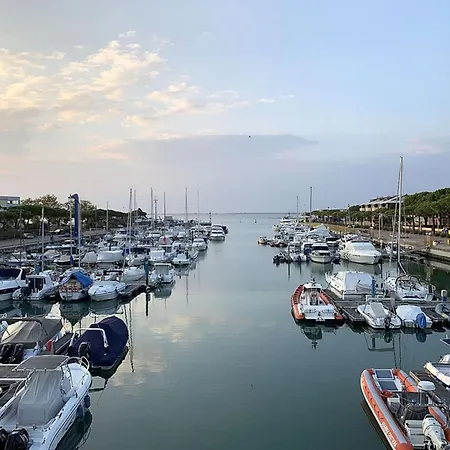 Comfort And Privacy With Fenced Garden In Lignano Riviera Villa *